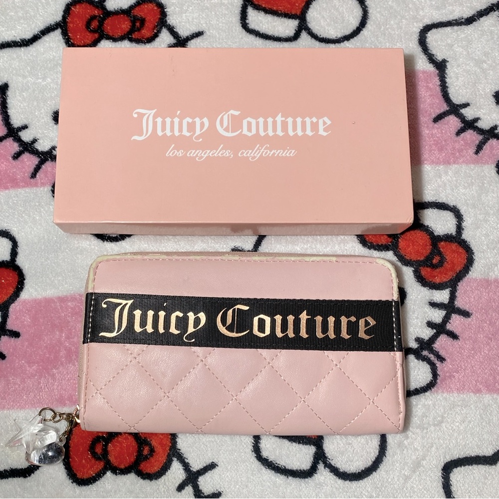 JUICY COUTURE | Baby pink wallet. So many pockets. So cute!